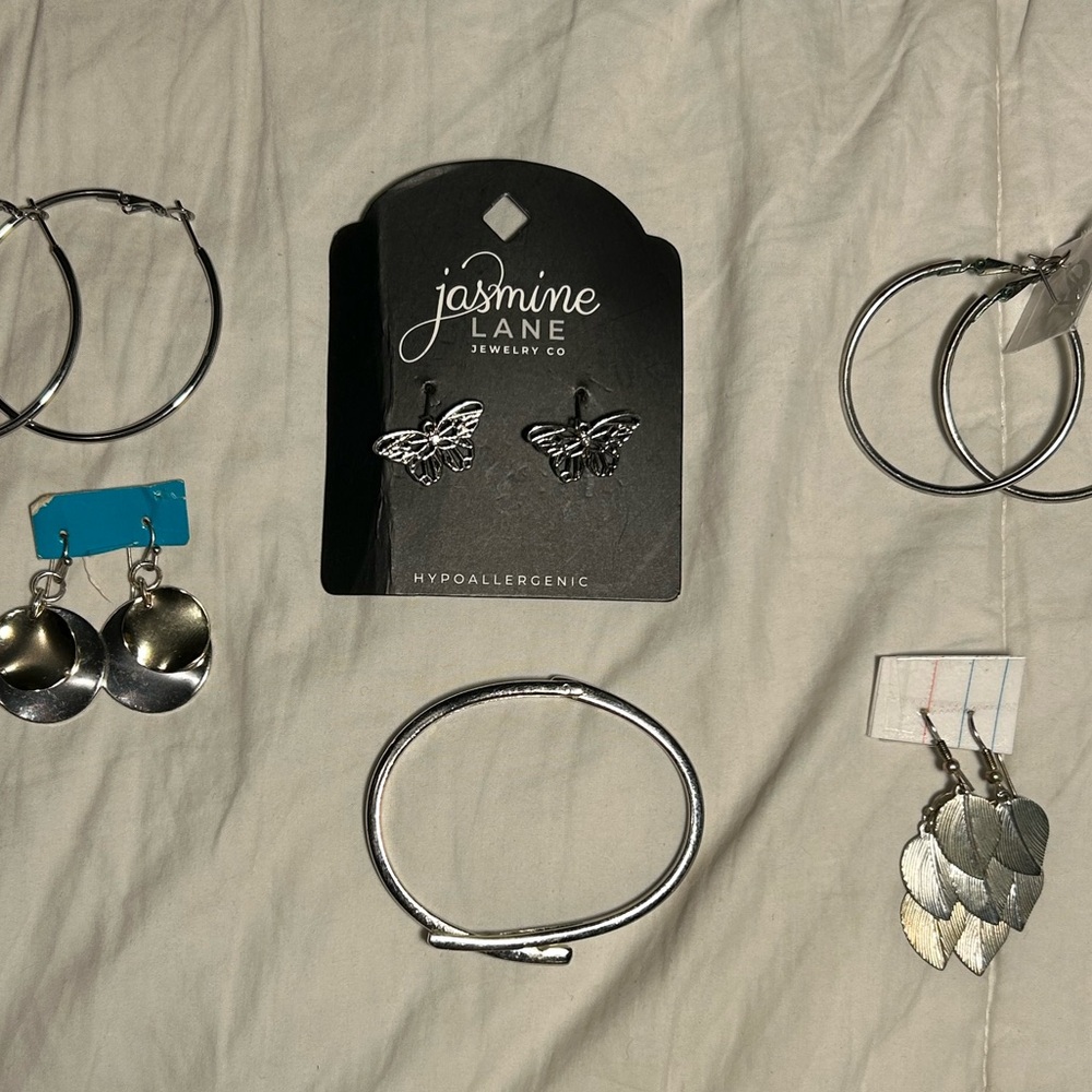 Silver Toned 6 Piece Jewelry Lot